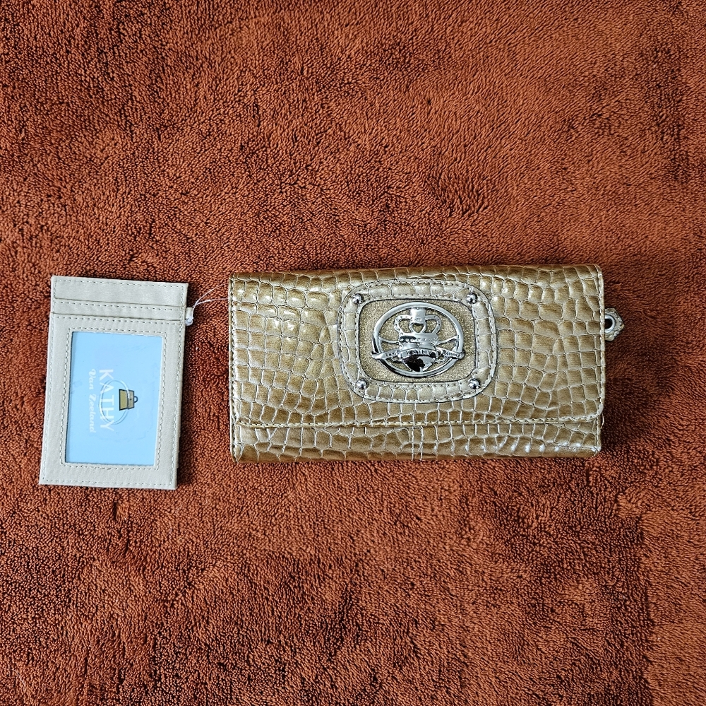Kathy van Zealand wallet